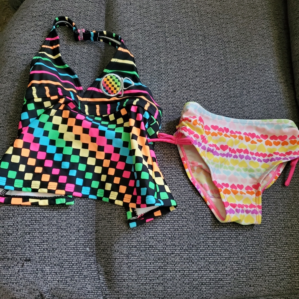 Swimsuits - Picture 4 of 4